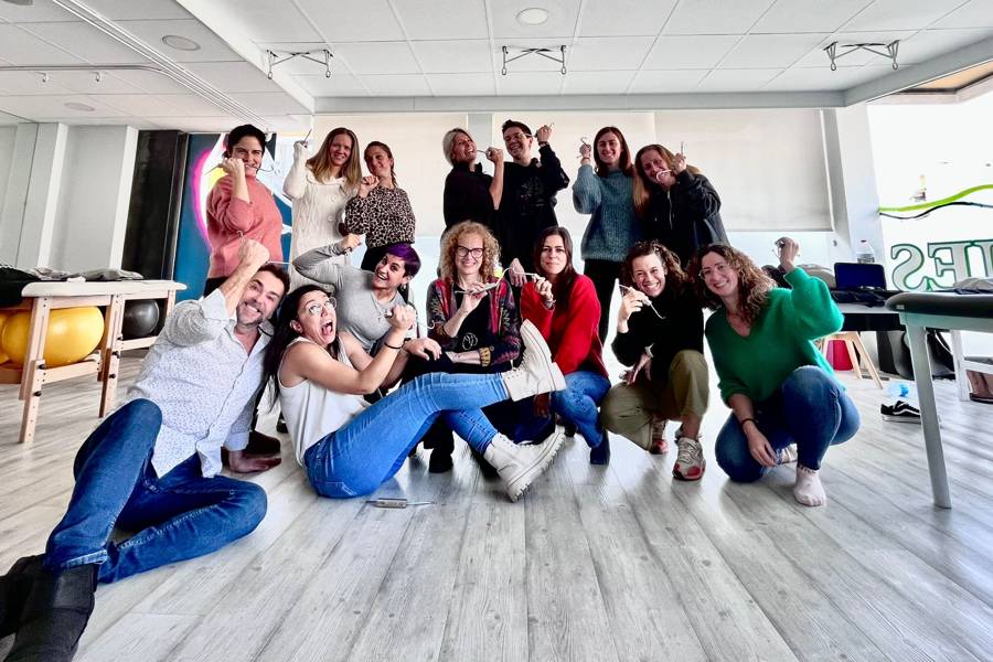 Grupo de fisioterapeutas en una formación impartida por Patricia Pontón